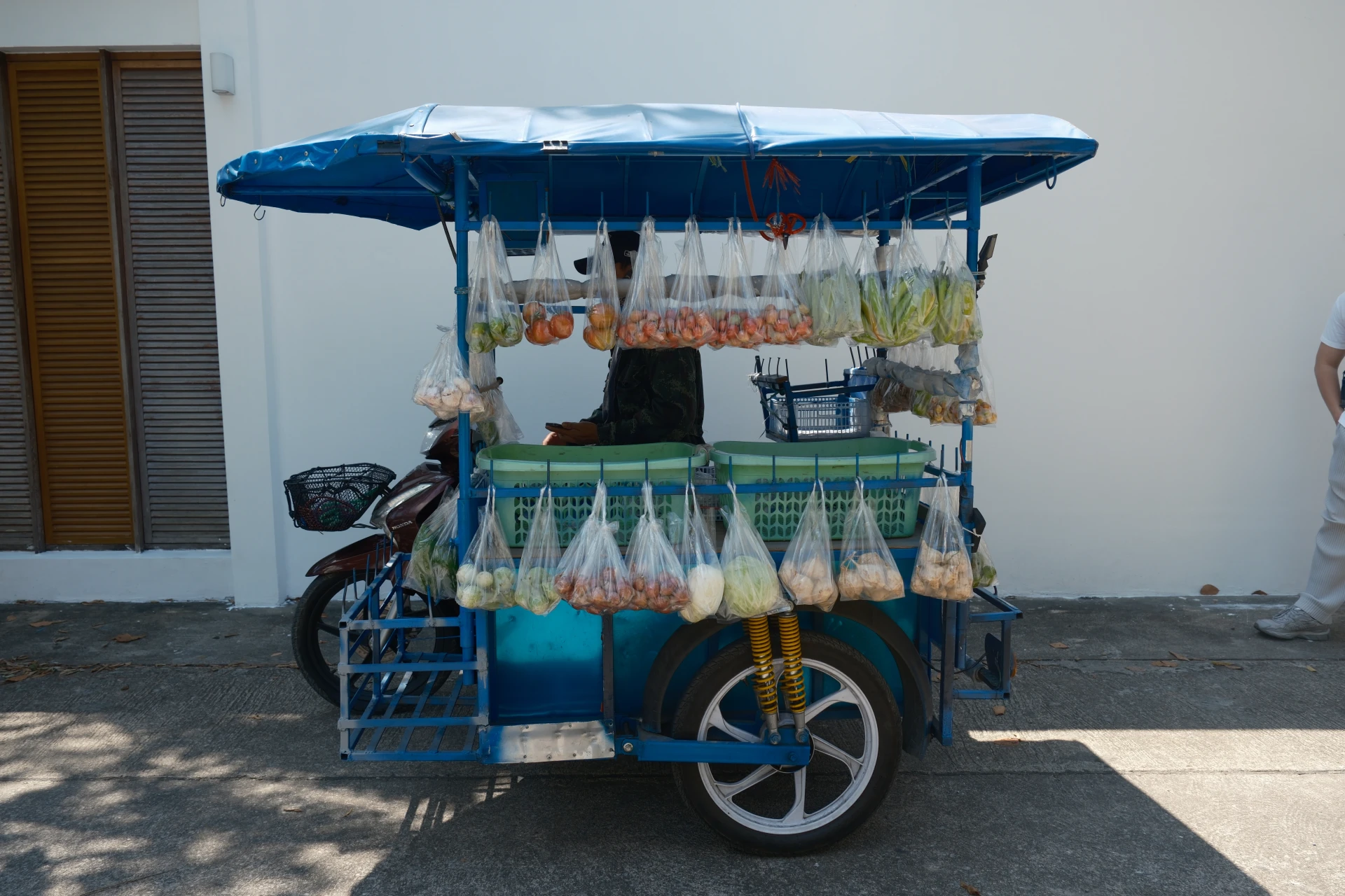 Bangkok on Wheels · Page 5 · Image 01